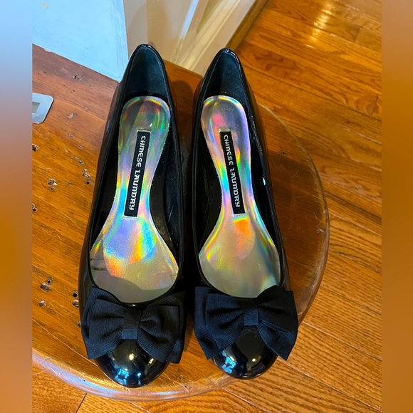 Size 7 black patent 1 inch block heels with bow - Picture 1 of 9